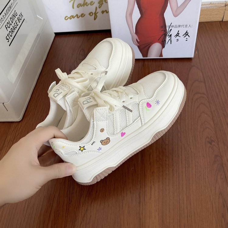 Damen modische Sneakers mit einzigartigen Verzierungen und komfortabler Dämpfung R&B