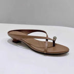 Damen elegante Zehentrenner-Sandalen mit modischem Riemendesign und dekorativem Schmuckdetail R&B