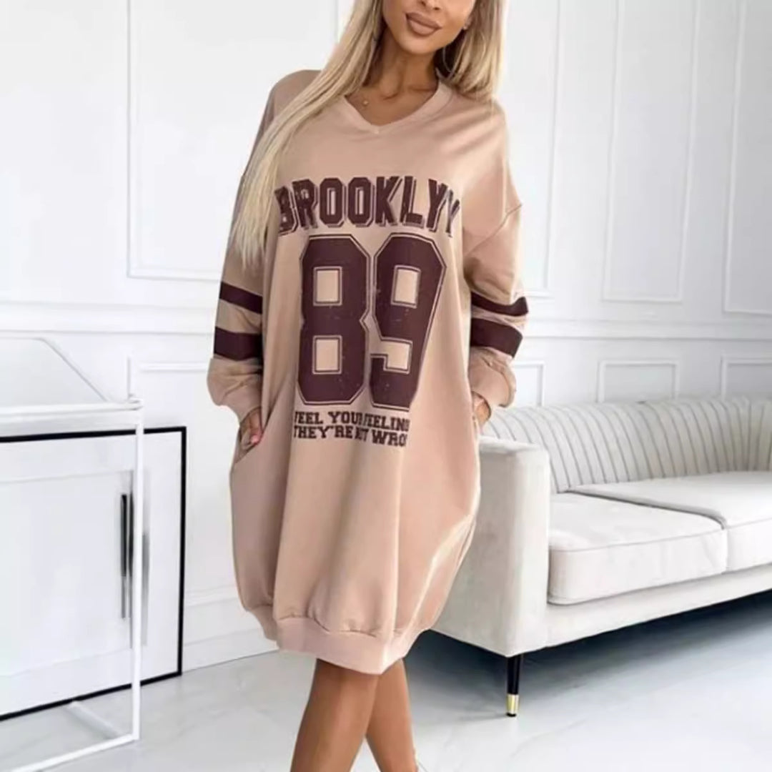 Damen lässiges oversized Sportkleid mit V-Ausschnitt und kontrastierenden Ärmeln R&B