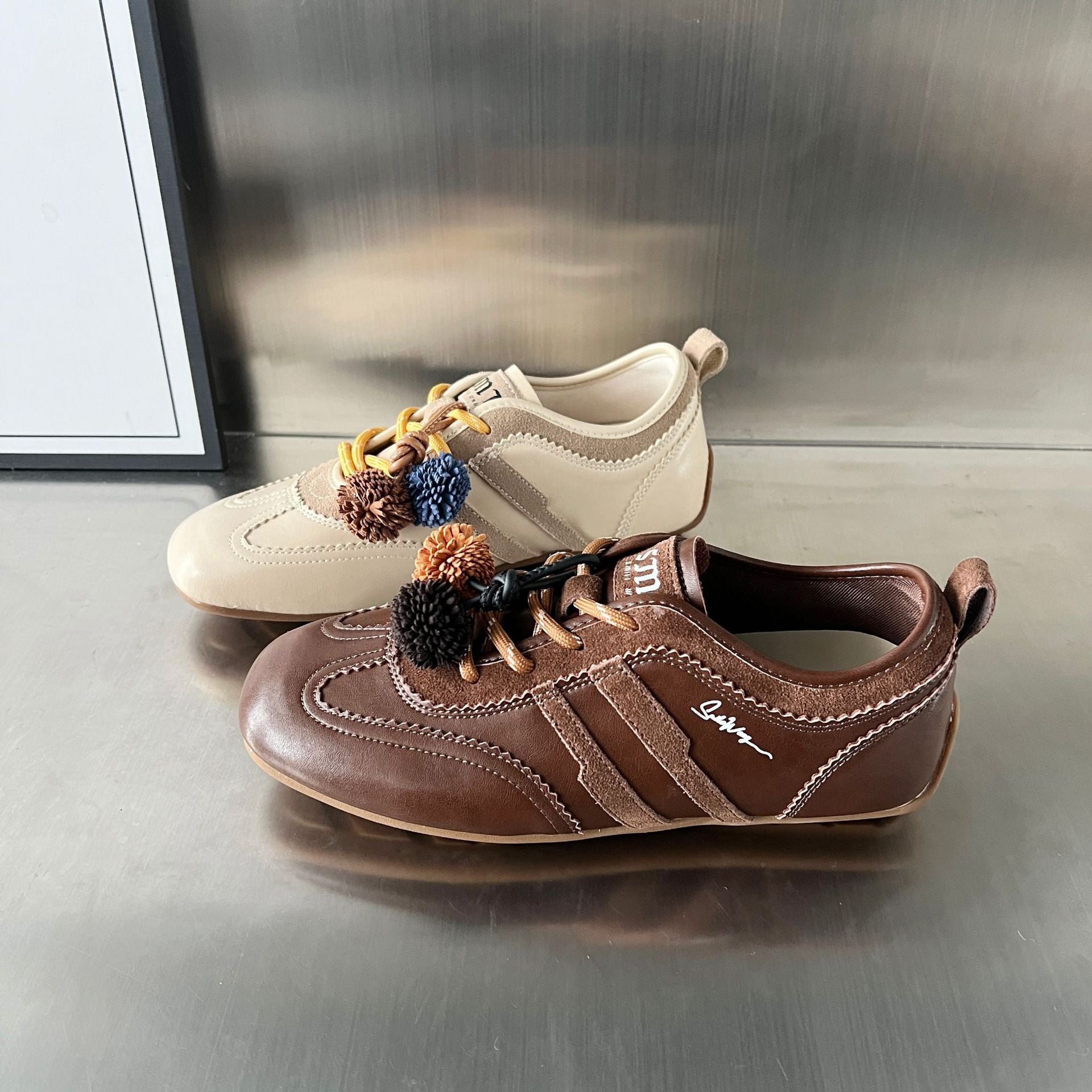 Damen Sportliche Freizeitschuhe aus hochwertigem Leder mit einzigartiger Dekoration R&B