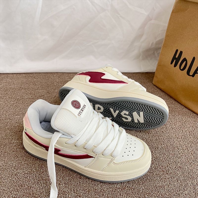 Damen Sneakers mit sportlichem Design und atmungsaktiver Obermaterialkombination