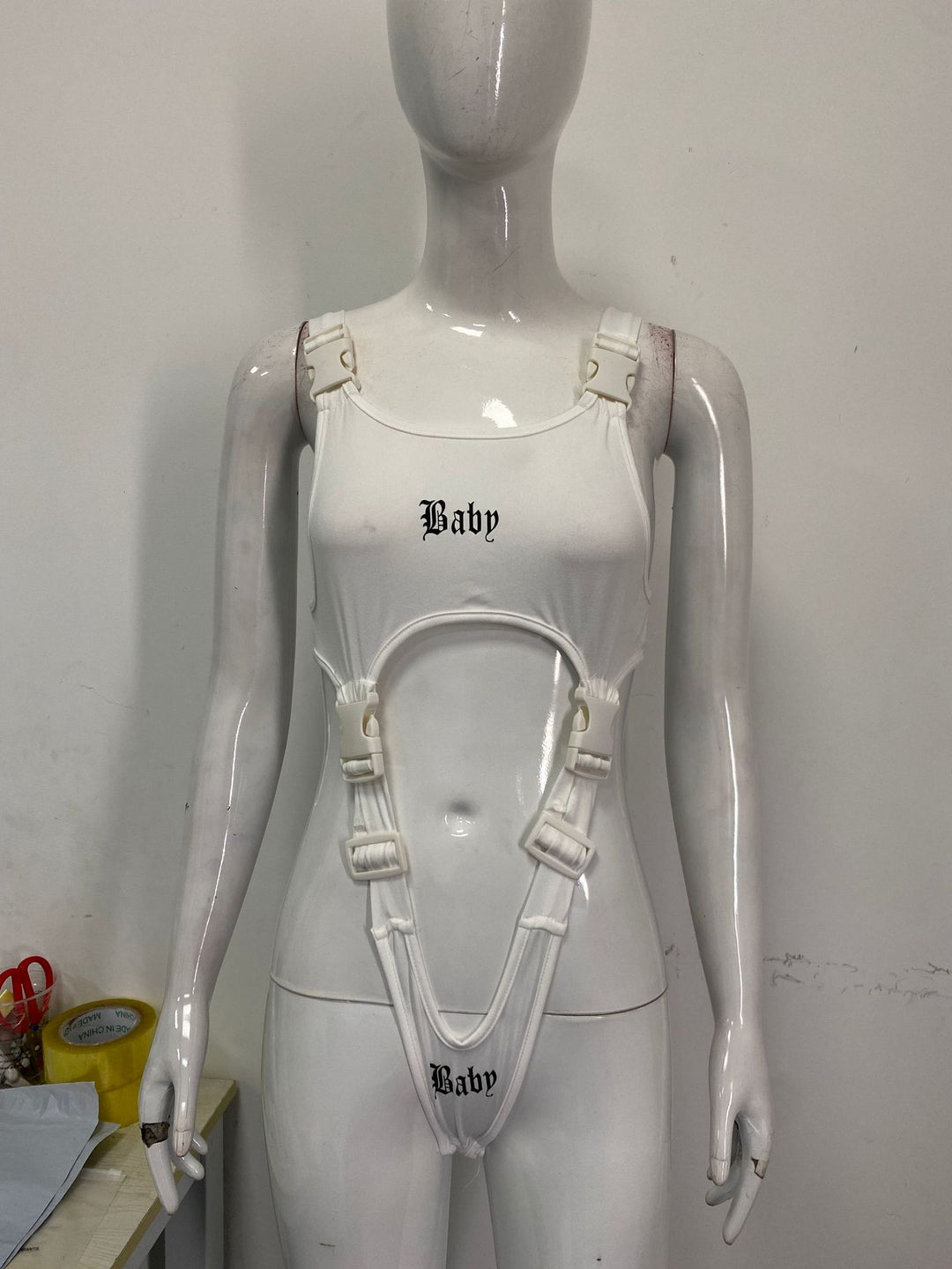 Damen Wickelbody mit einzigartigem Design und verstellbaren Riemen R&B