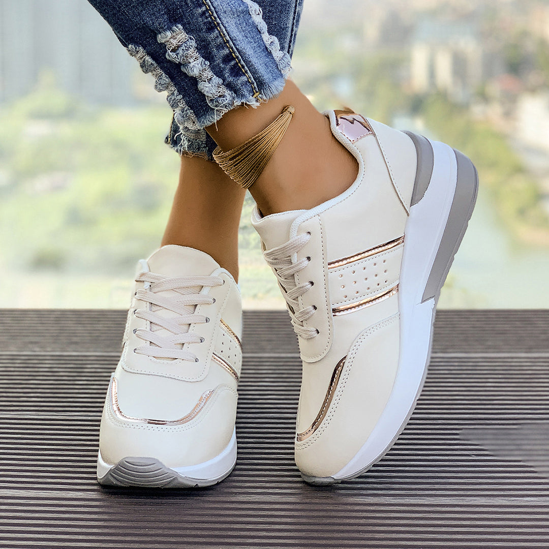 Damen nan City-Sneaker mit gedämpfter Keilsohle, gepolstertem Komfortfußbett und eleganten Metallic-Details R&B