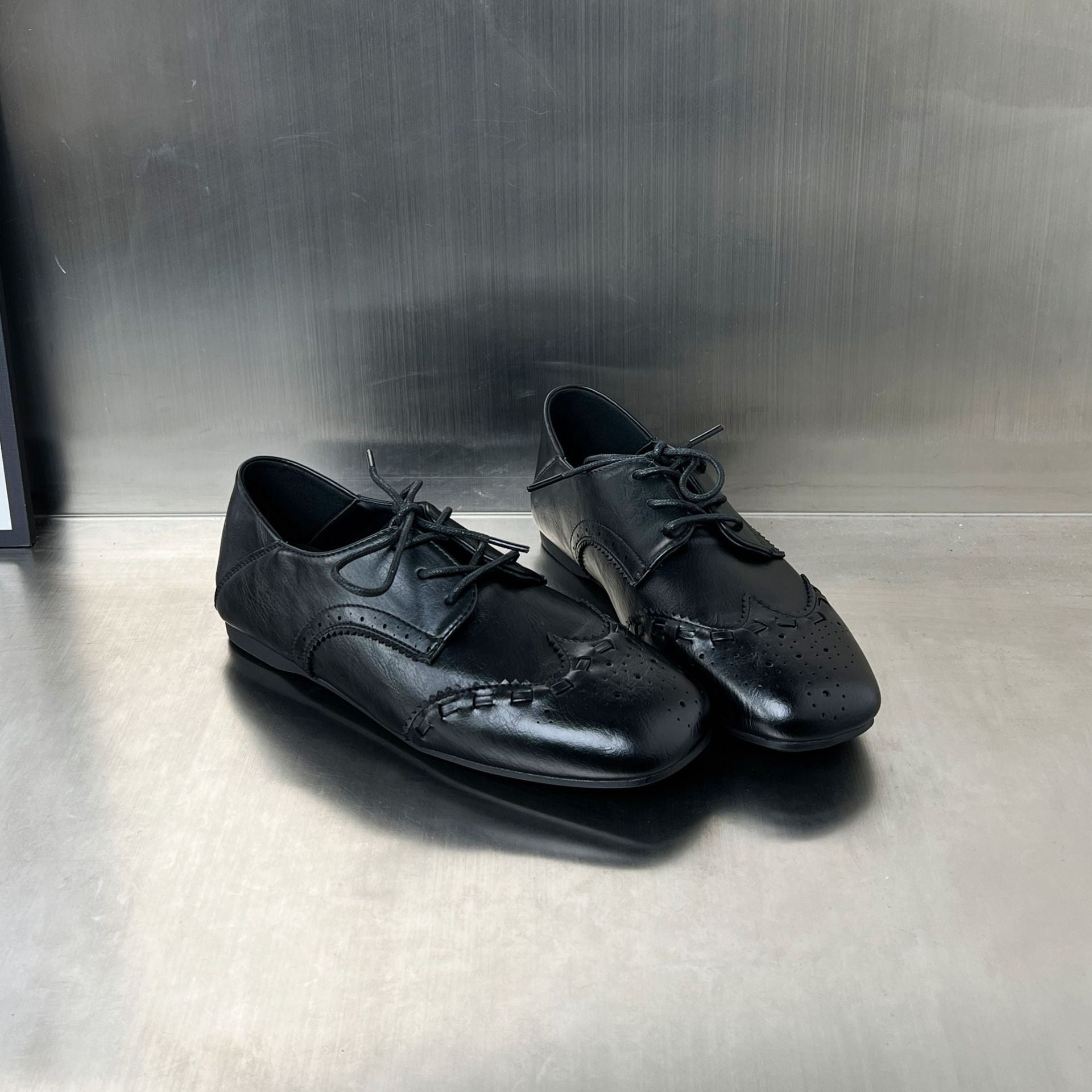 Damen Elegante Leder Schnürschuhe mit Lochmuster und komfortabler Innensohle R&B