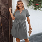 Damen Freizeitkleid mit Knopfdetails und tailliertem Bindegürtel R&B