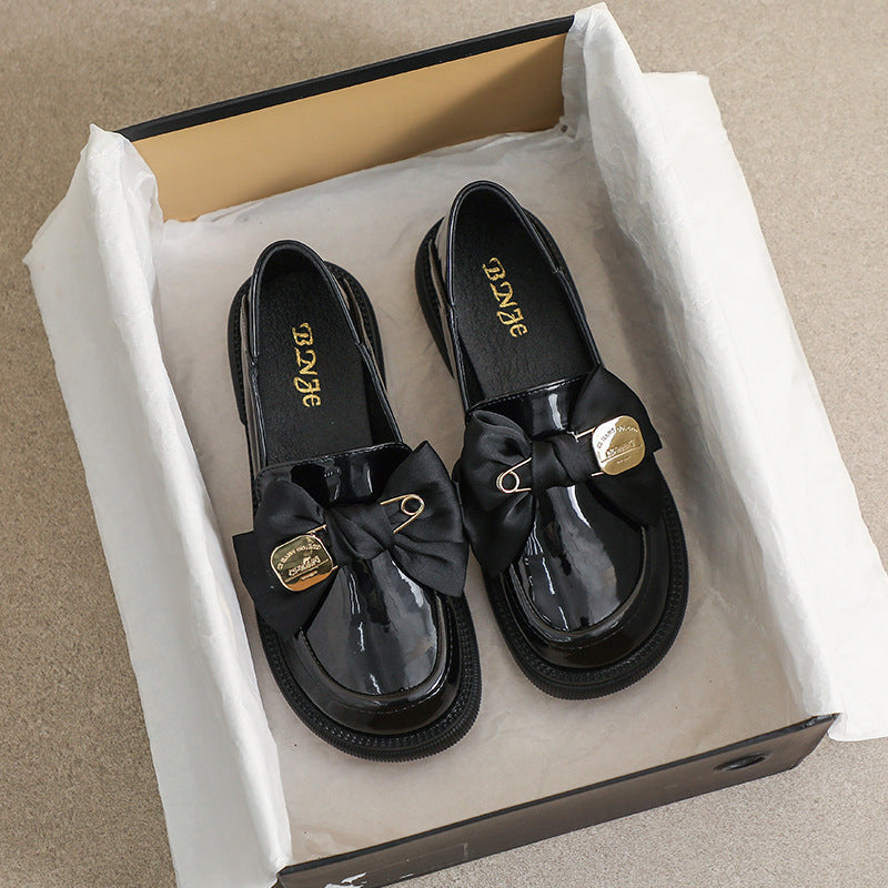 Damen elegante Slippers mit schickem Schleifenakzent und glänzender Oberfläche