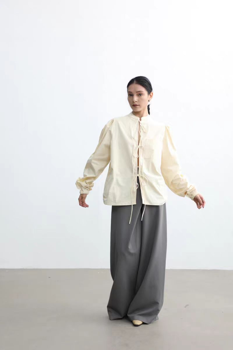 Damen Verspielte Bluse mit Rüschendetails und Kordelzug R&B