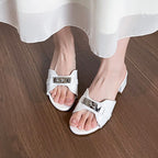 Damen modische Sandaletten mit blockierendem Absatz und dekorativem Schnallen-Detail R&B