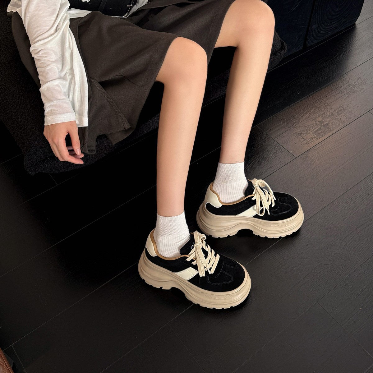 Damen Chunky Sneaker mit hochwertigem Wildleder-Obermaterial und rutschfester Sohle R&B