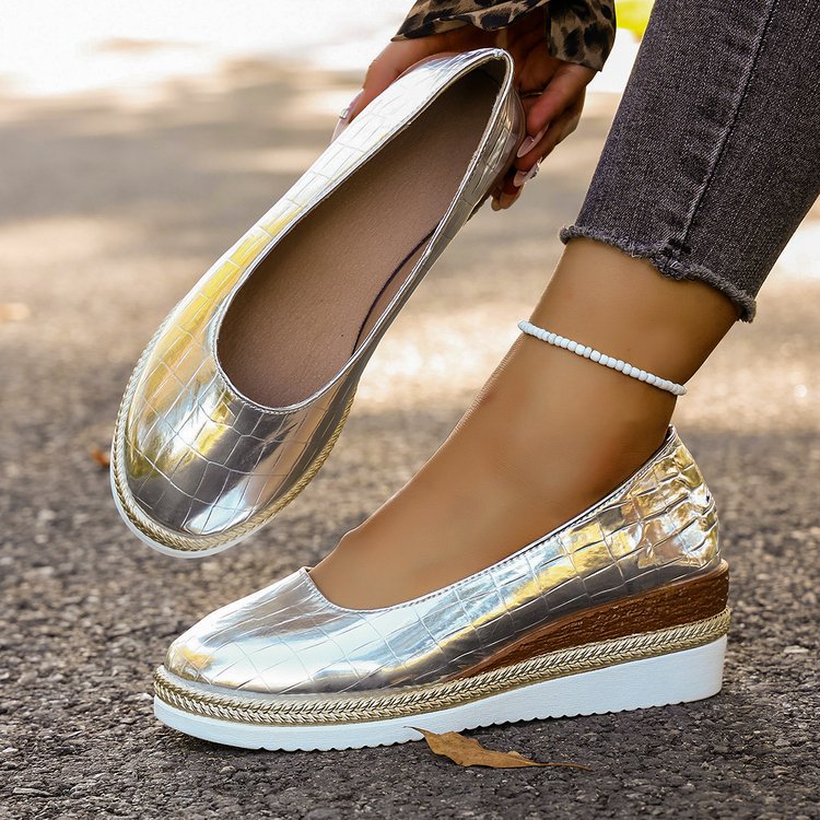 Damen Sneaker mit modernem glänzendem Obermaterial und komfortabler Sohle R&B