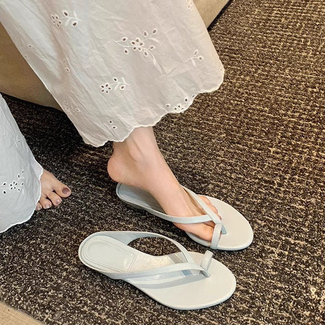 Damen Zehentrenner-Sandalen mit elegantem Riemendesign und flexiblem Fußbett R&B