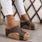Damen Wedge-Pantoletten mit modischem Riemendesign und dekorativen Nieten R&B