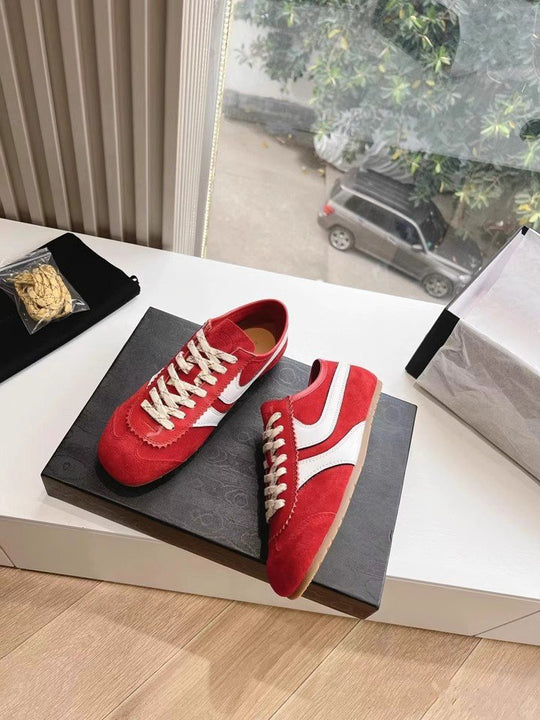 Damen Sneaker aus hochwertigem Wildleder mit trendigem Design und robustem Sohlenprofil R&B