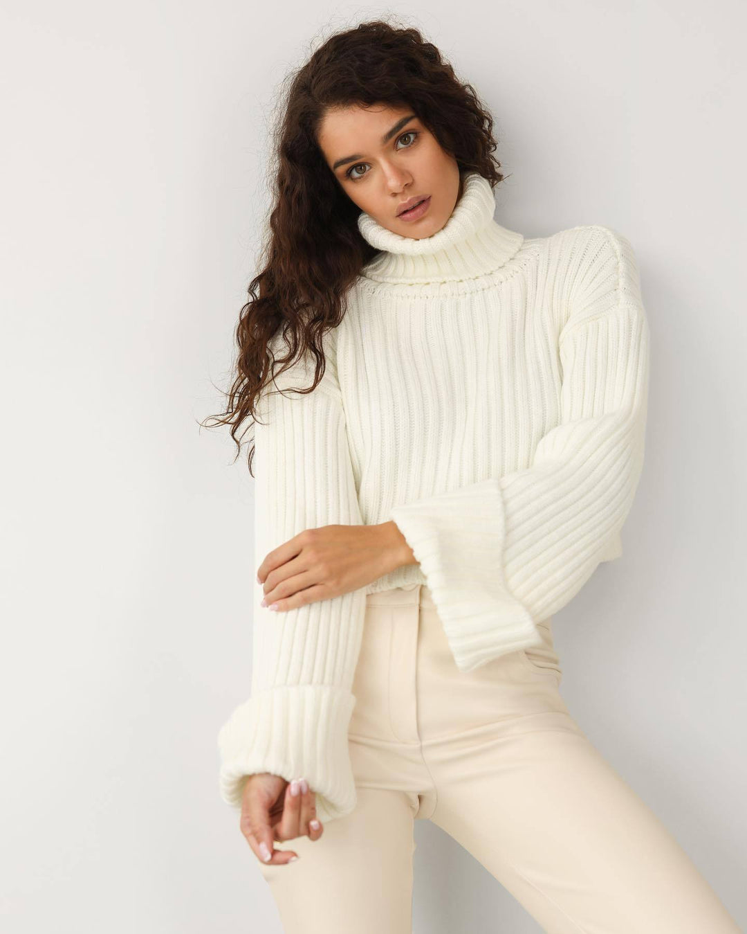 Damen Chunky Strickpullover mit hohem Kragen und Rippstruktur R&B