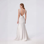 Damen elegantes Abendkleid mit fließendem Satin und raffiniertem Ausschnitt R&B