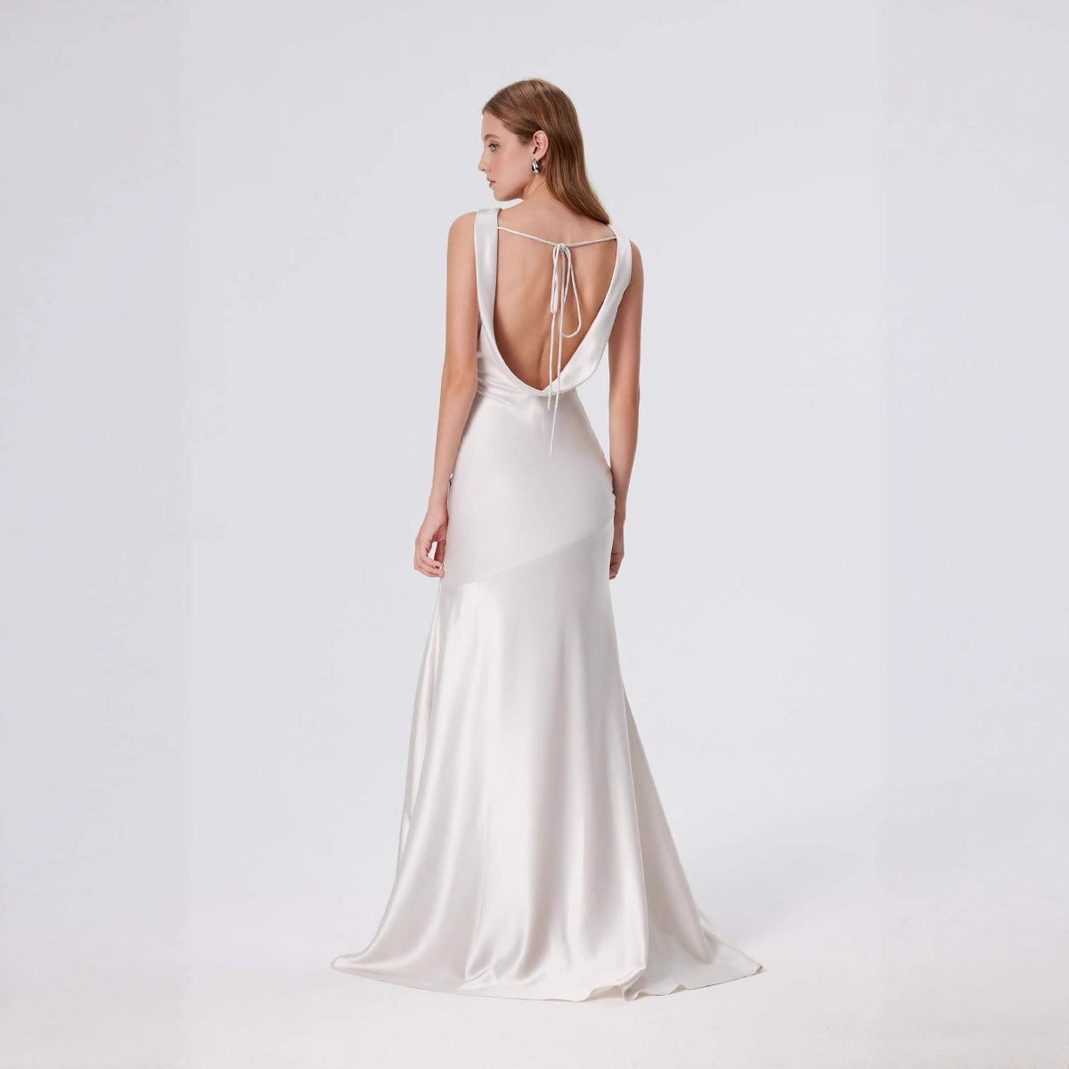 Damen elegantes Abendkleid mit fließendem Satin und raffiniertem Ausschnitt R&B