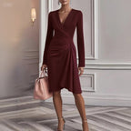 Damen nan elegantes Etuikleid mit V-Ausschnitt, seitlicher Drapierung und figurfreundlicher Raffung R&B