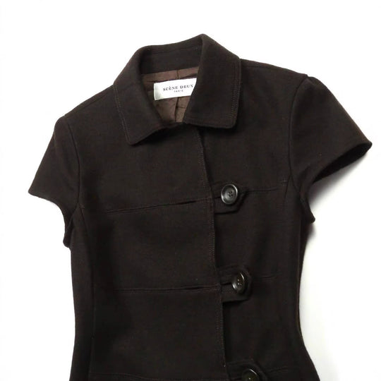 Damen Figurumspielende Kurzarmjacke mit Knopfdetails R&B