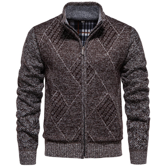 Herren Strickjacke mit modernem Zopfmuster und hohem Kragen R&B