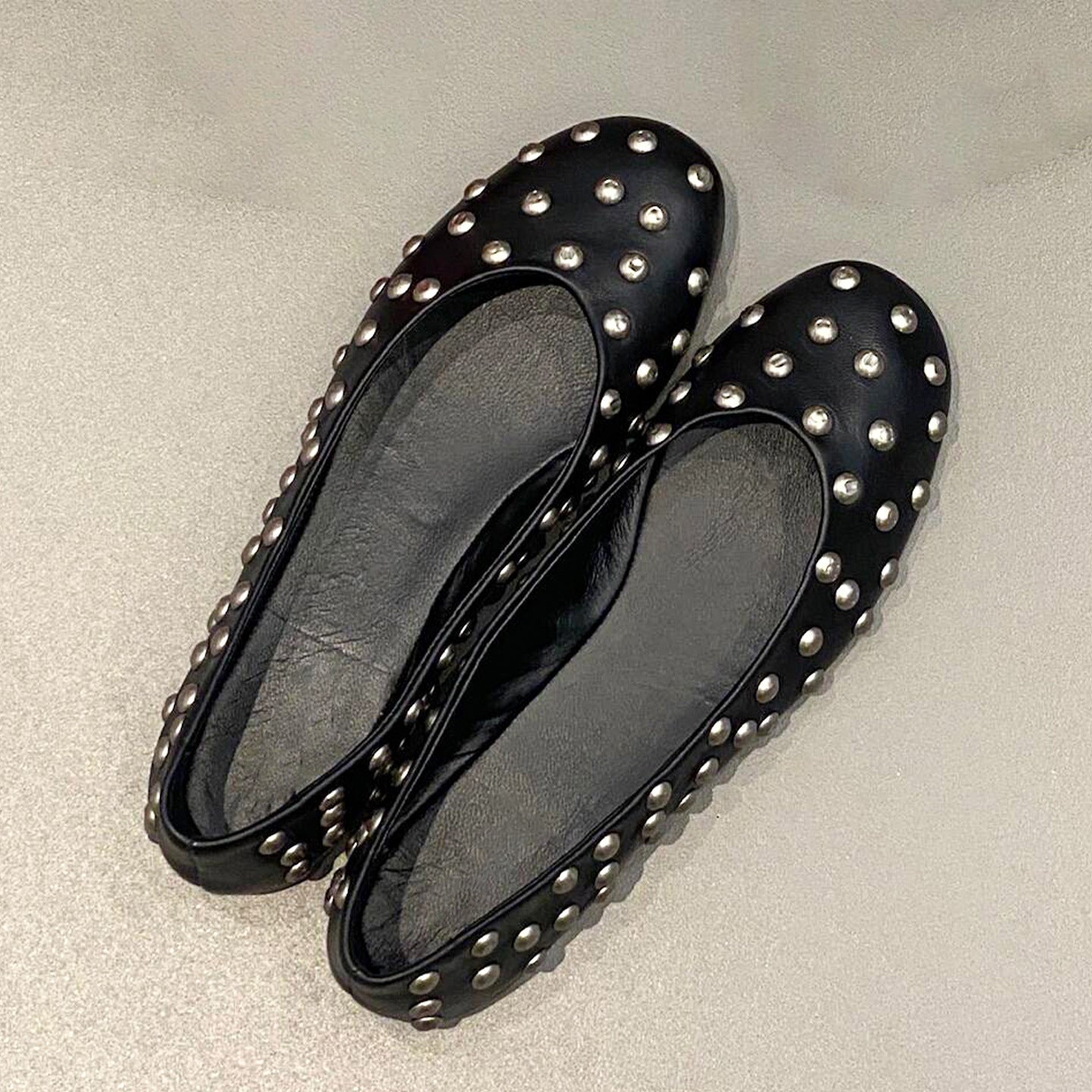 Damen elegante Ballerinas mit auffälligem Nietenbesatz