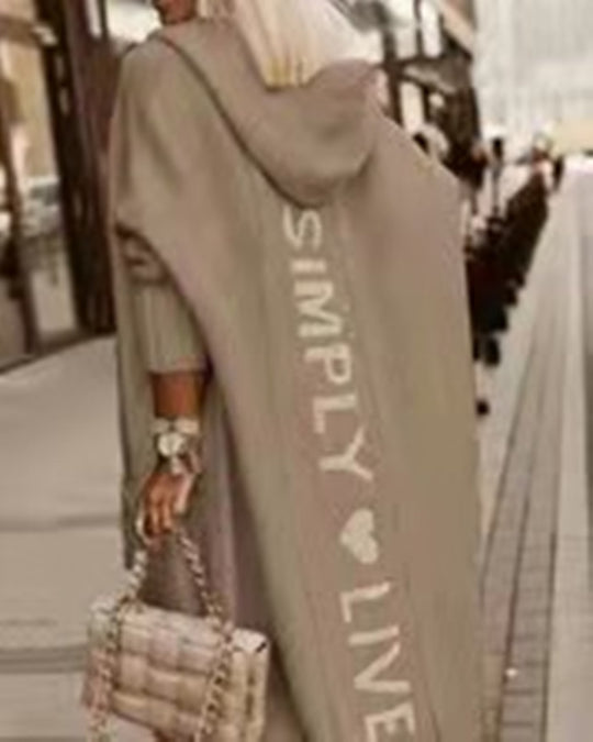 Damen Oversized Strickmantel mit Hoodie und auffälligem Schriftzug R&B