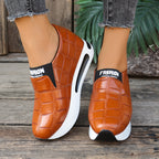 Damen Slip-On Sneaker mit luxuriösem Krokodil-Lederlook und bequemem Hochplateau