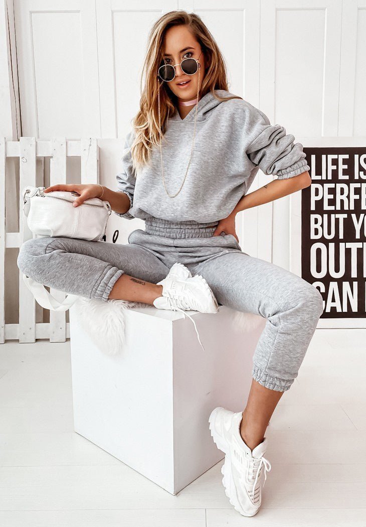 Damen Jogginganzug mit modernem Schnitt und lässigem Hoodie-Stil R&B