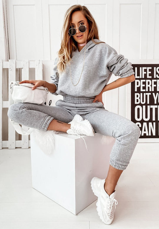 Damen Jogginganzug mit modernem Schnitt und lässigem Hoodie-Stil R&B