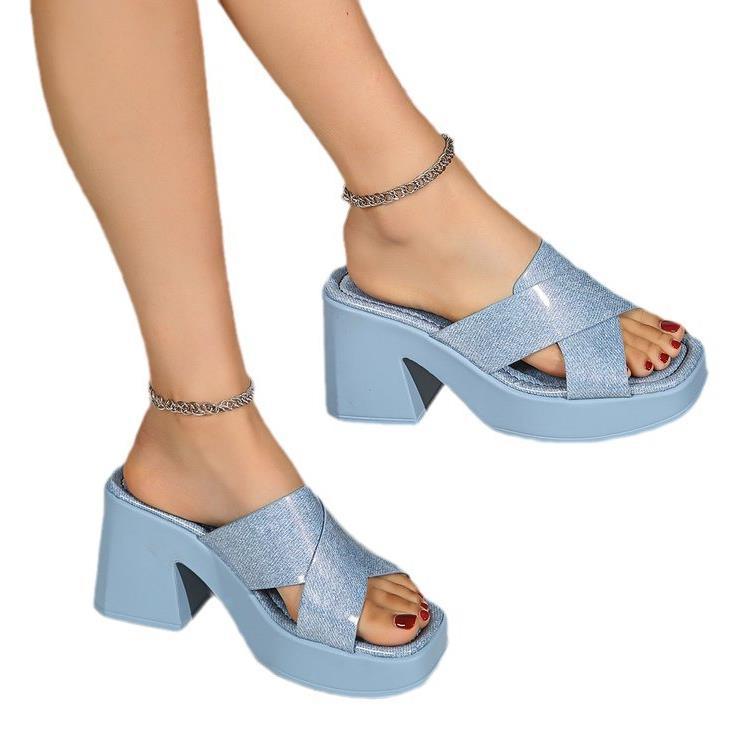 Damen Plateau-Sandalen mit glänzenden Riemen und blockartigem Absatz R&B
