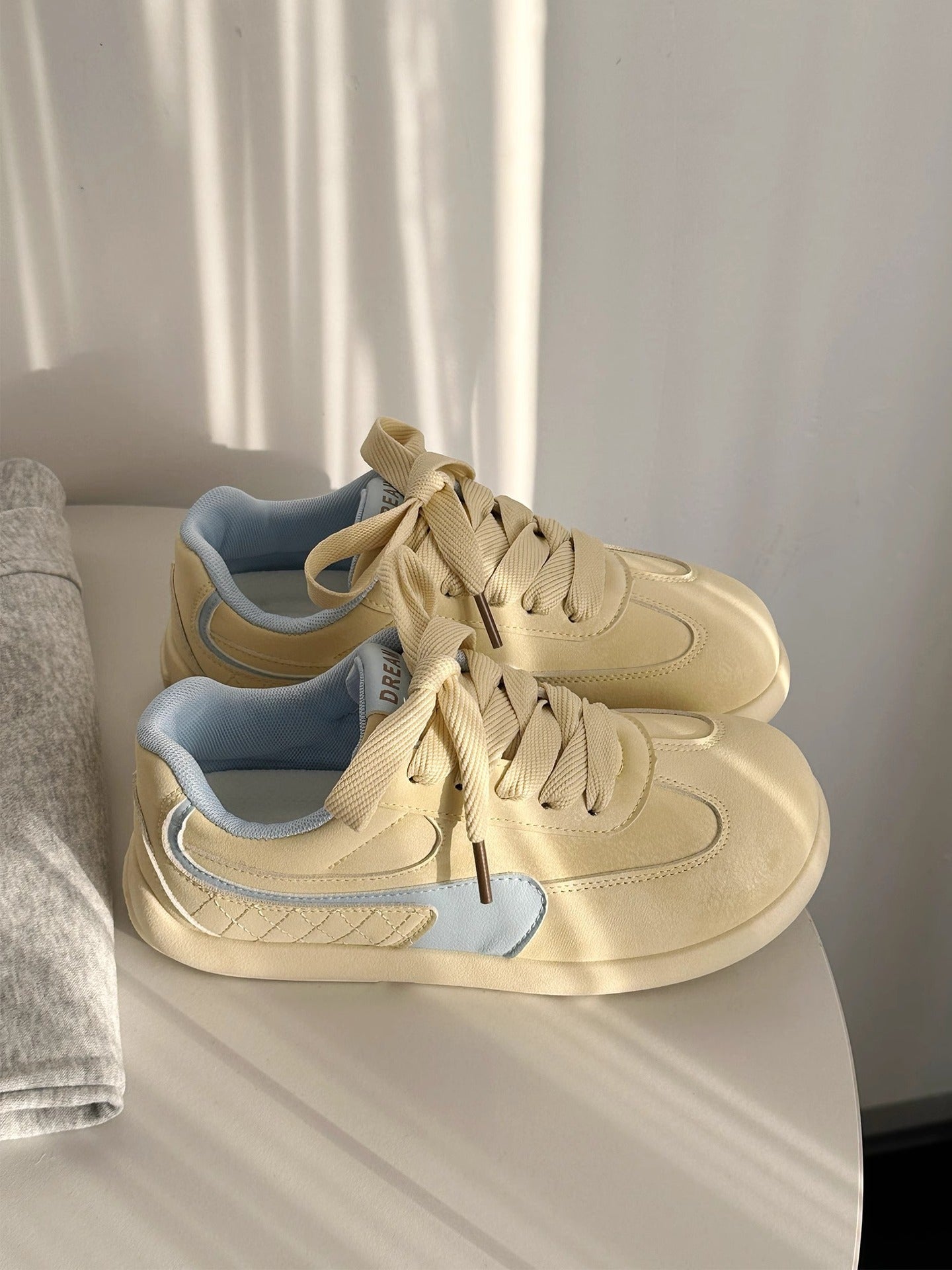 Damen Sportliche Sneaker mit atmungsaktiver Innensohle und modischer Oberflächenstruktur