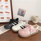 Damen Sneakers im verspielten Design mit Hello Kitty-Applikationen R&B