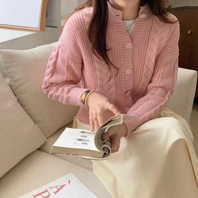 Damen gemütlicher Strickcardigan mit geflochtenem Muster und großen Knöpfen R&B