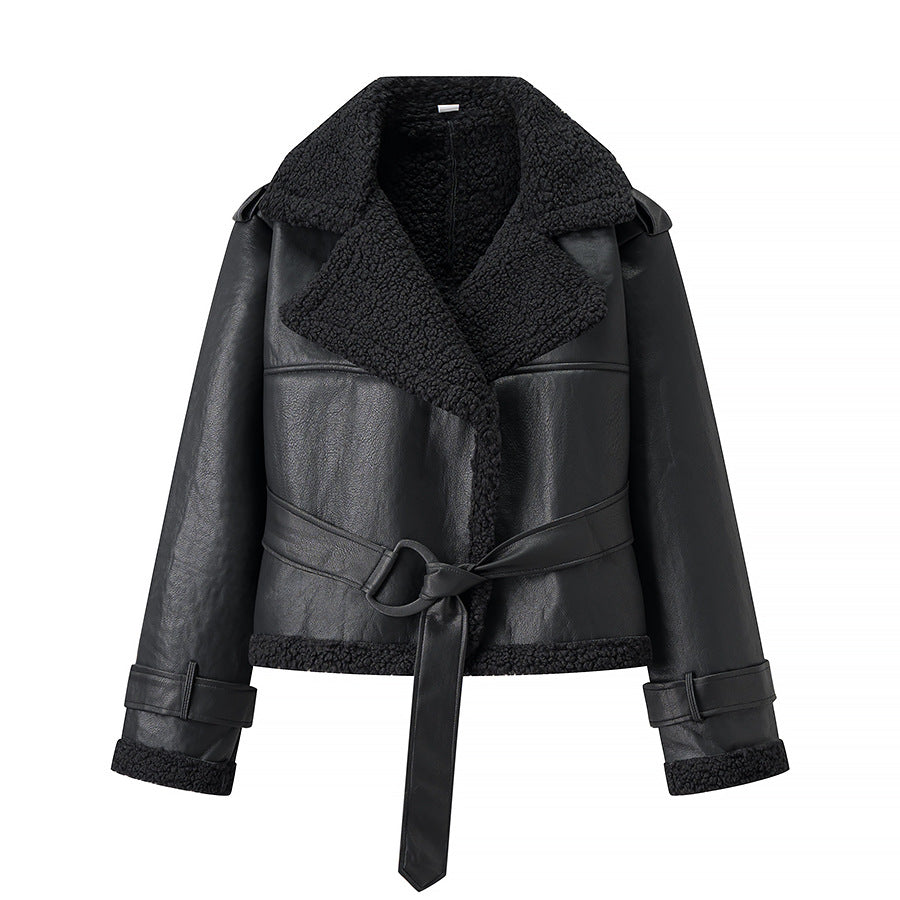 Damen Kunstlederjacke mit flauschigem Kragen und tailliertem Schnitt R&B