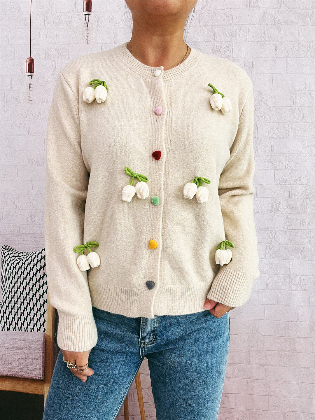 Damen Strickjacke mit fröhlichen Blumenapplikationen R&B