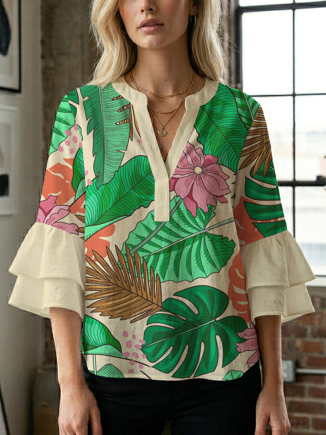 Damen Bluse mit voluminösen Rüschenärmeln und modernem Motiv R&B
