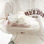 Damen Verspielte Sneakers mit kuscheliger Innenseite und tierischen Applikationen