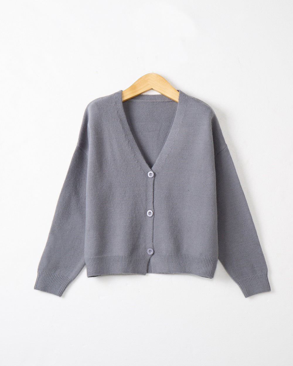 Damen Strickjacke mit V-Ausschnitt und Knopfdetails R&B