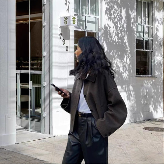 Damen modische kurze Wolljacke im Oversized-Stil mit Knopfverschluss R&B
