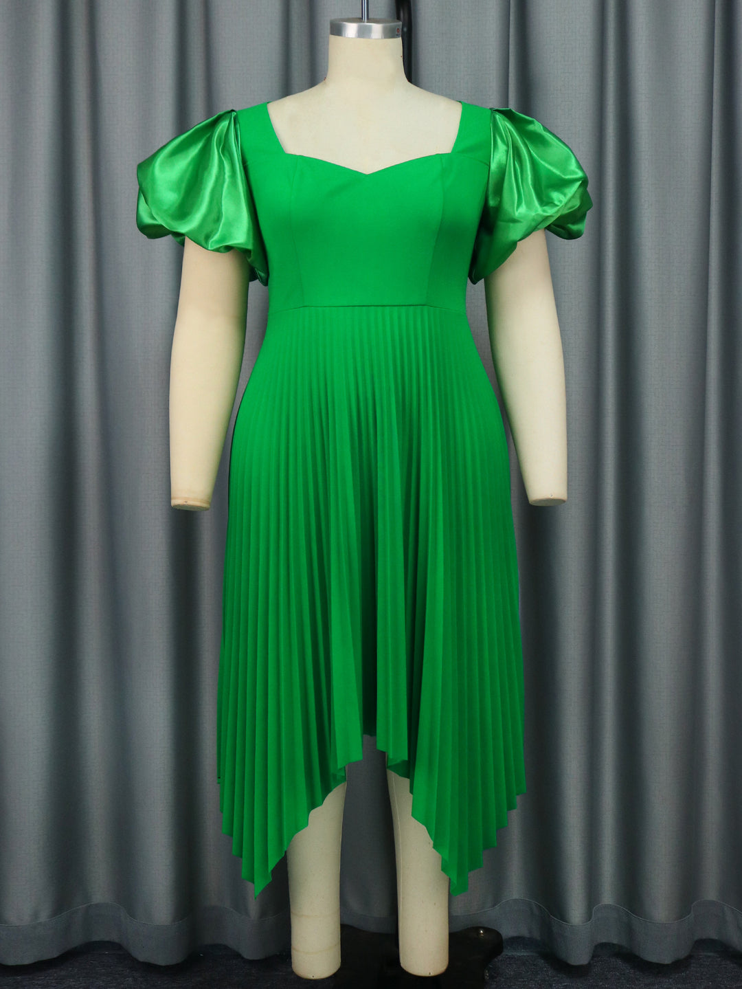 Damen Plissiertes Kleid mit Puffärmeln R&B
