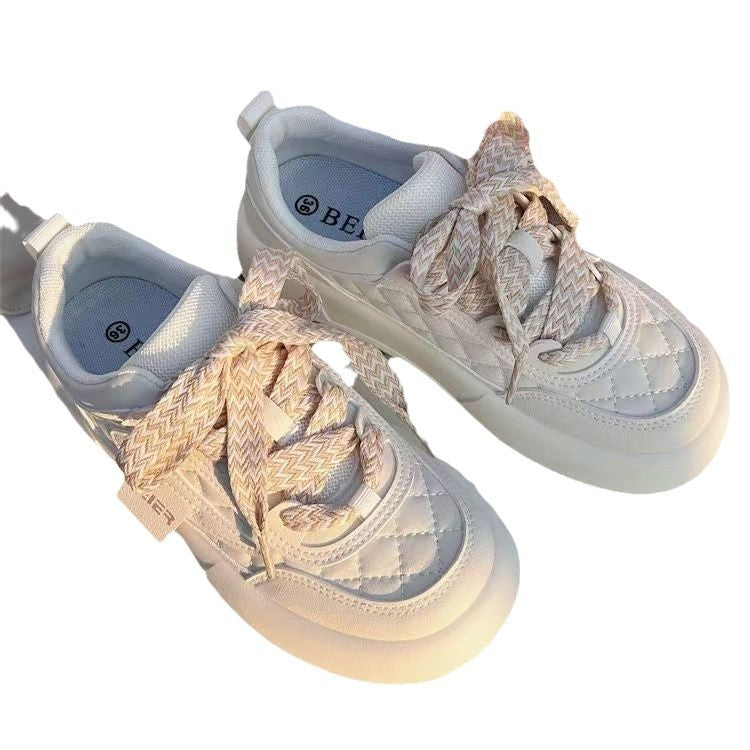 Damen modische Sneaker mit quilted Design und robustem Fersenbereich R&B