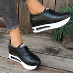 Damen Slip-On Sneaker mit luxuriösem Krokodil-Lederlook und bequemem Hochplateau