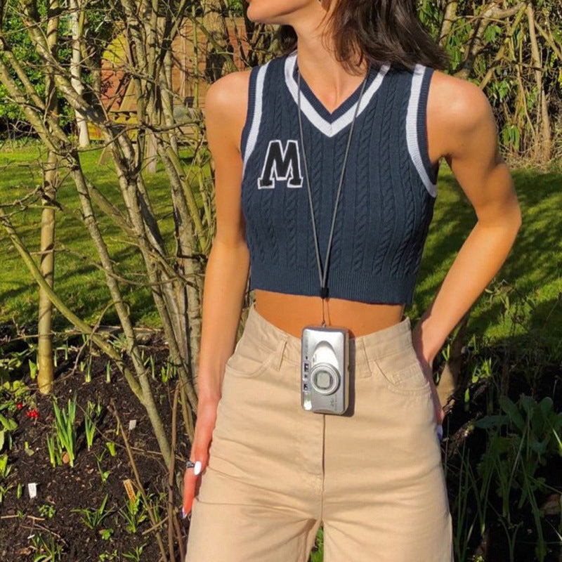 Damen cropped Strickoberteil mit V-Ausschnitt und Kabelmuster R&B