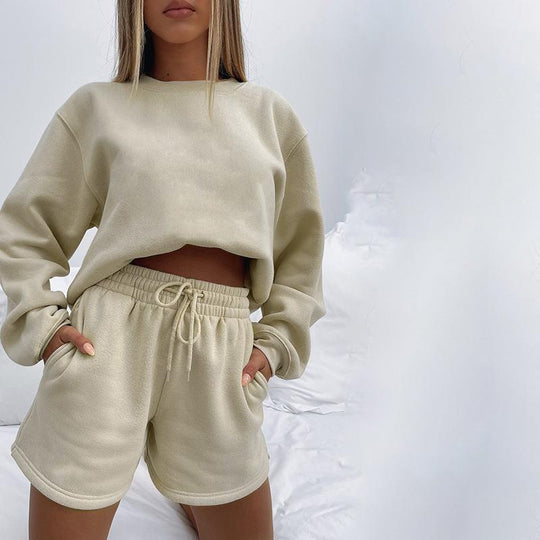 Damen Sportlicher Layering-Look mit Oversized-Sweatshirt und Shorts R&B
