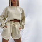 Damen Sportlicher Layering-Look mit Oversized-Sweatshirt und Shorts R&B