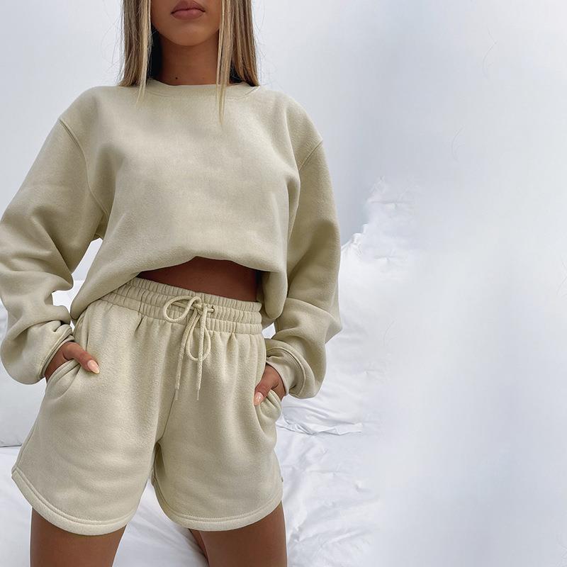 Damen Sportlicher Layering-Look mit Oversized-Sweatshirt und Shorts R&B