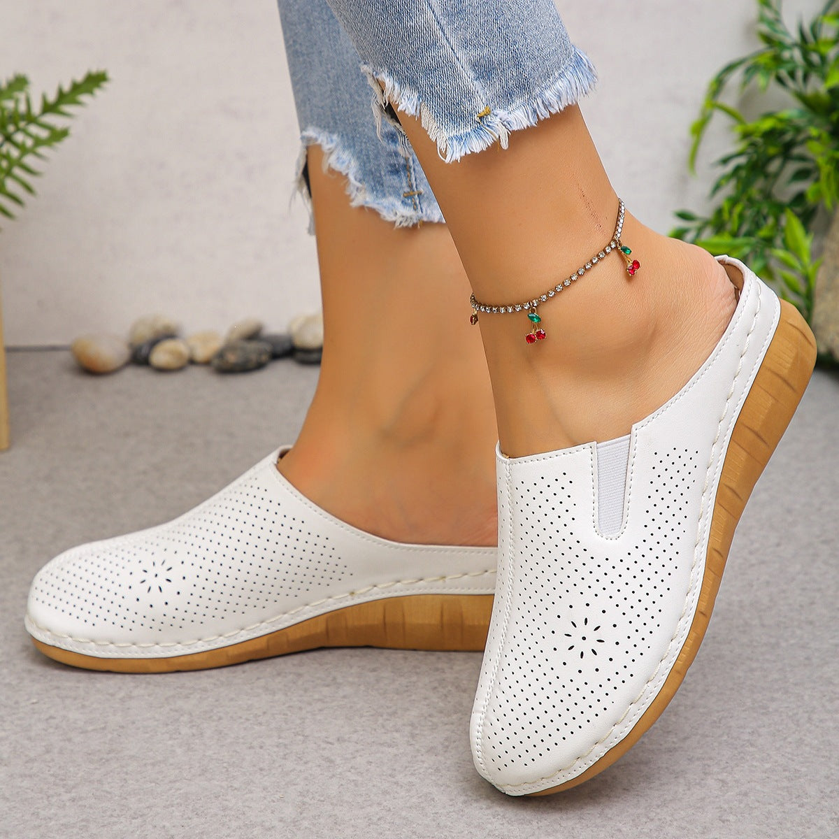 Damen Komfortable Clogs mit atmungsaktivem Leder-Obermaterial und elegantem Holz-Detail