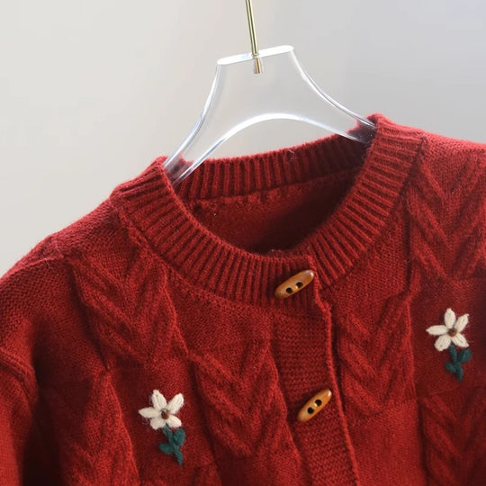 Damen Strickjacke mit floralem Zopfmuster und Holzknöpfen R&B
