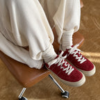 Damen Sportliche Sneakers aus hochwertigem Wildleder mit stylischen Schnürdetails