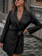 Damen Wickelkleid mit tailliertem Schnitt und breitem Kragen R&B