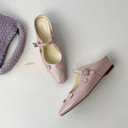 Damen Slingback-Pumps mit glänzendem Obermaterial und floralen Strassakzenten